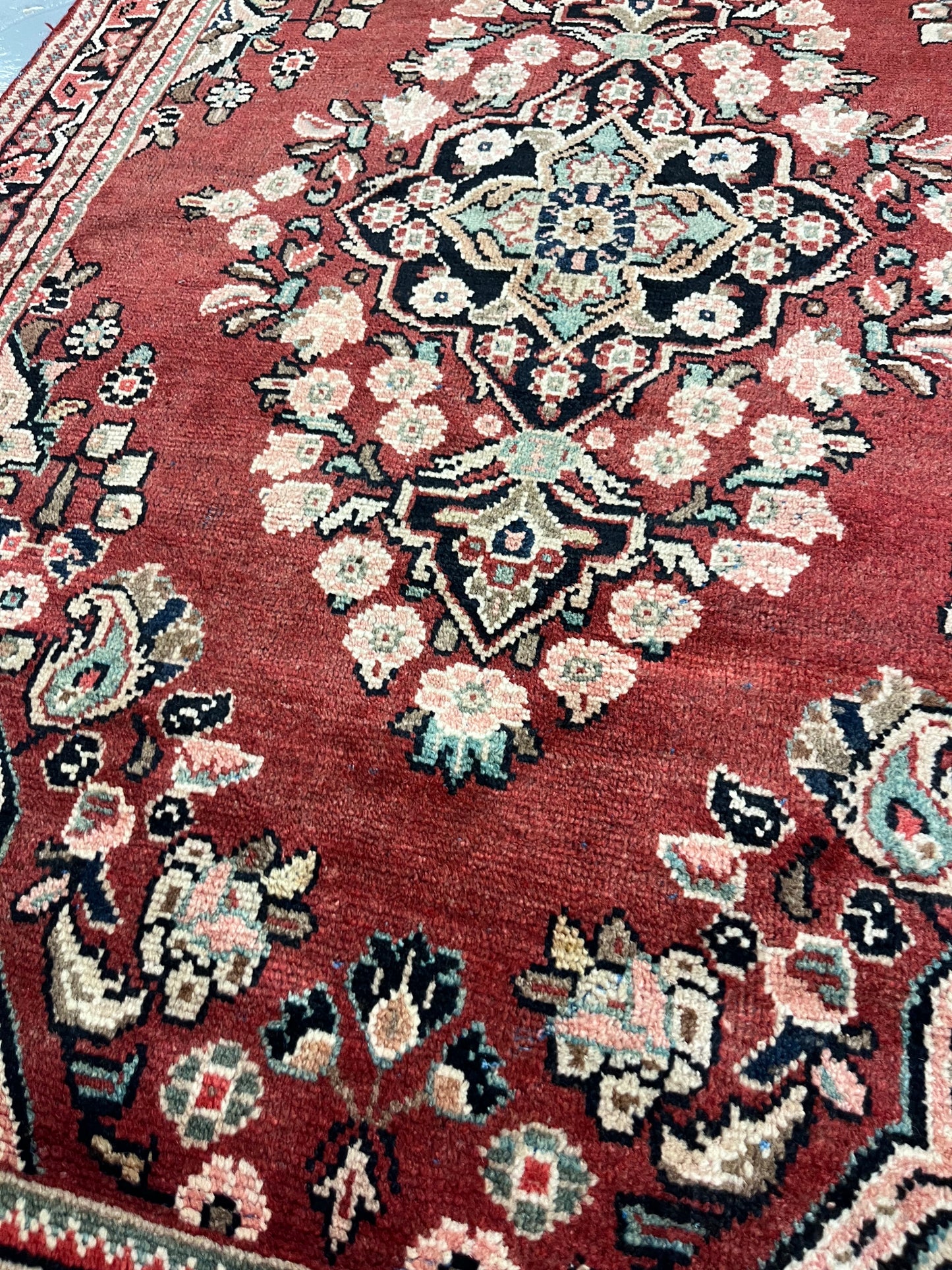 4x6 Red Green Medallion Hand Knotted Wool Rug